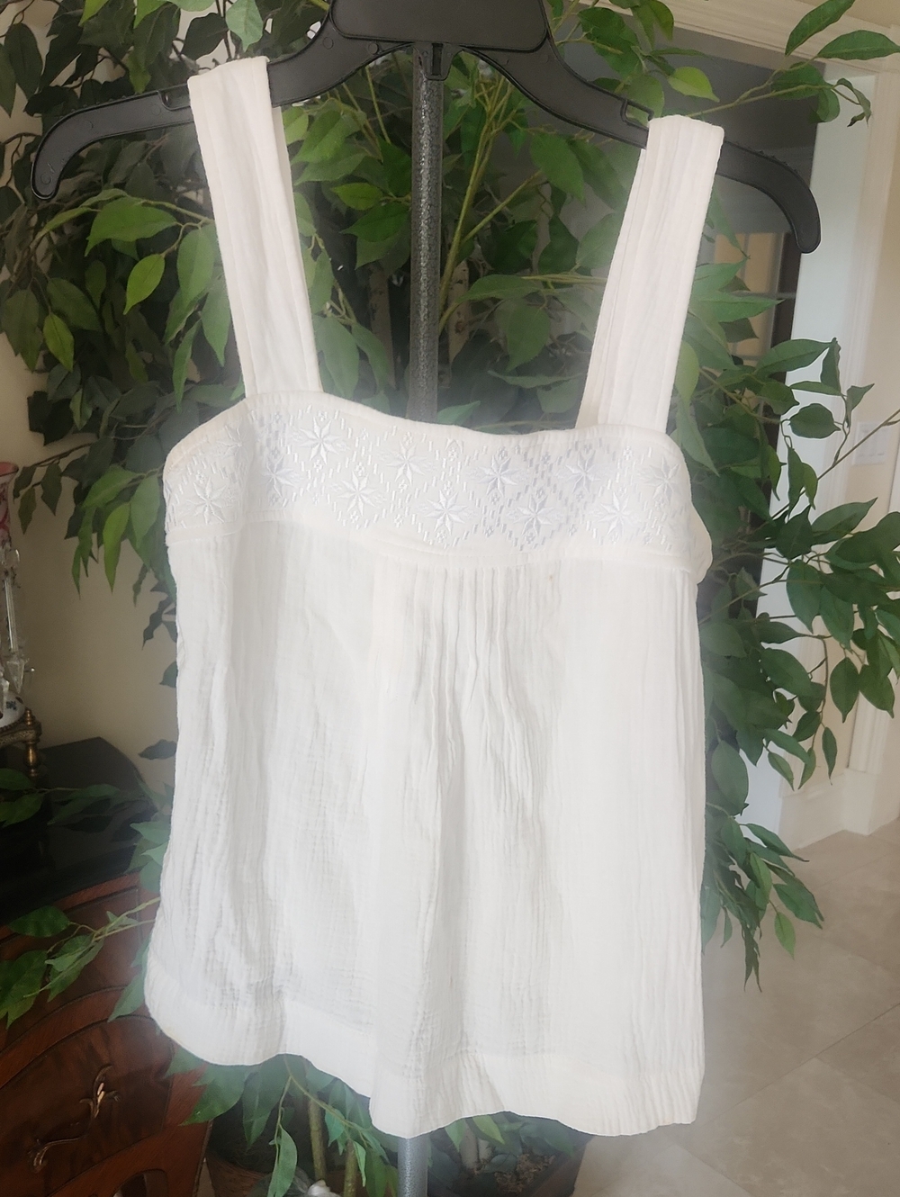 MAGASCHONI 100% Organic Cotton White Embroidered Tank Top.  See Notes